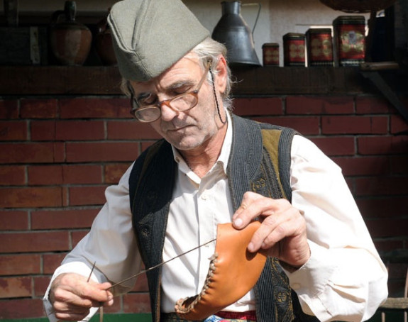 Opanci, po tome se znaju Srbijanci