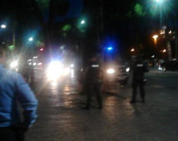 Izrešetan muškarac iz automobila u pokretu