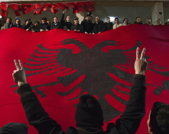 Albancima doček i nacionalni orden časti!