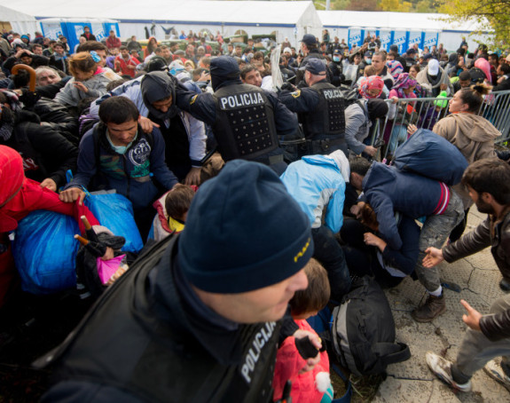 Izbjeglice probile ogradu i u Austriji