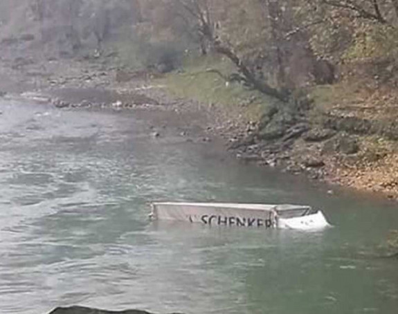 Banjaluka: Kamion sletio u Vrbas