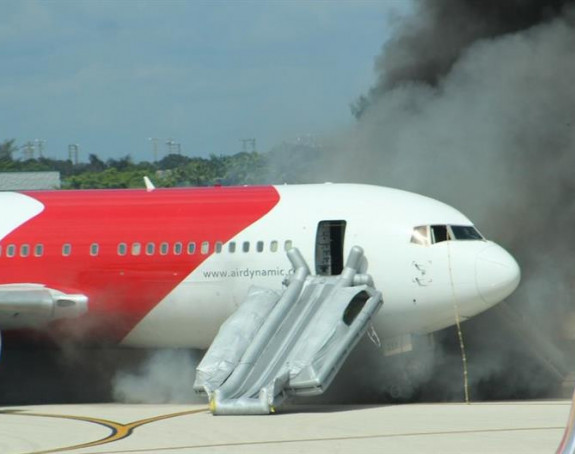 На Флориди се запалио путнички авион