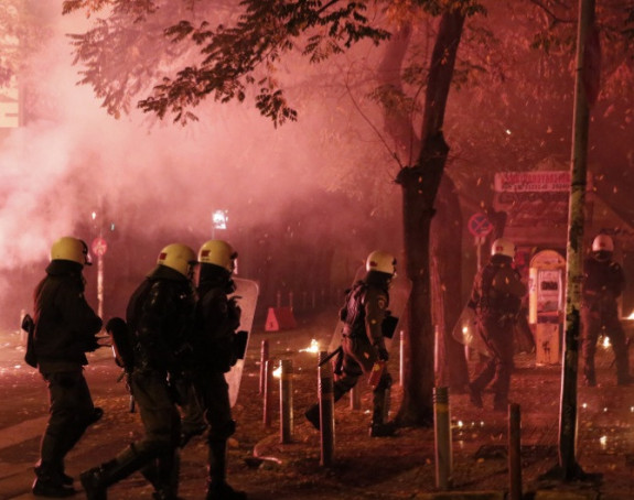 Грчка полиција покварила хулиганима "журку"!