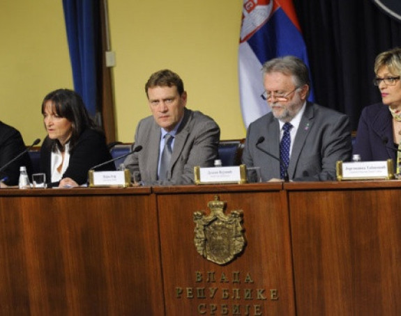 MMF Srbiji odobrio veće plate i penzije