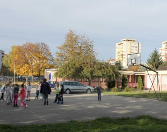 Мртва лисица у школском дворишту
