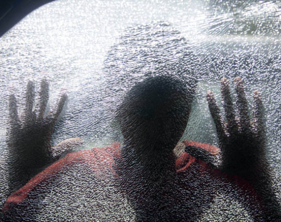 Dječaku u školi sipali deterdžent u oči