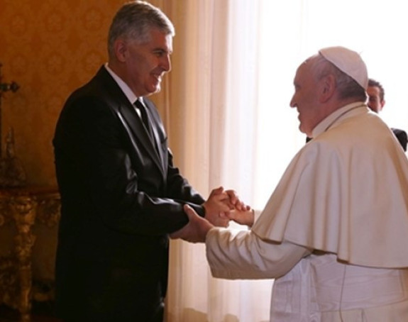 Човић захвалио папи за подршку Ватикана