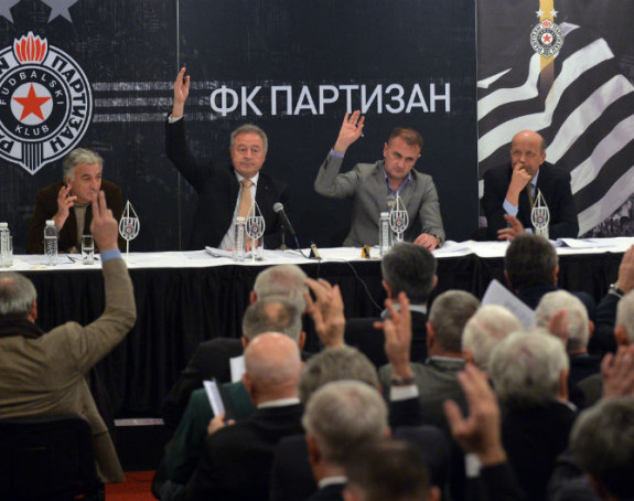 План бивших асова Партизана је - ванредна Скупштина!
