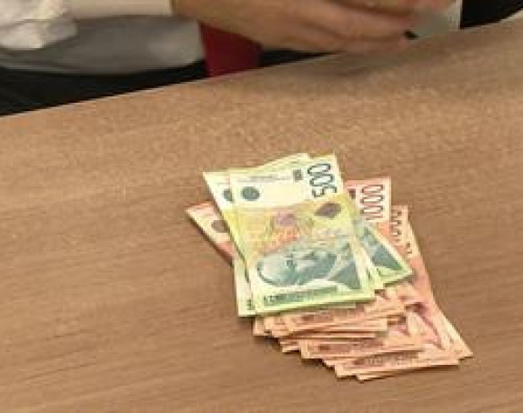 Vučić: Pomoć je obradovala prosvjetare