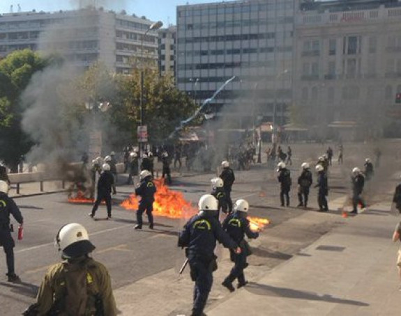 Ponovo haos u Grčkoj: Bombom na policiju!