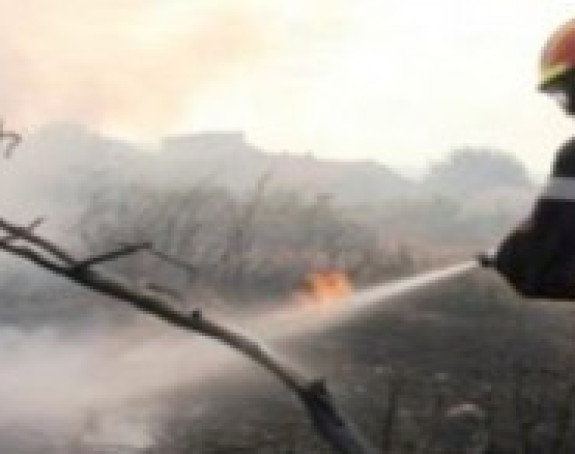 Trebinje: Vatra se širi prema selima