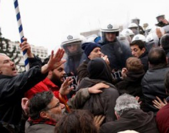 Sukob policije i demonstranata u Atini