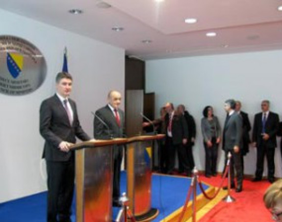 Pristupiti rješevanju otvorenih pitanja