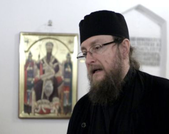 Пале тешке ријечи, црква све више у политици