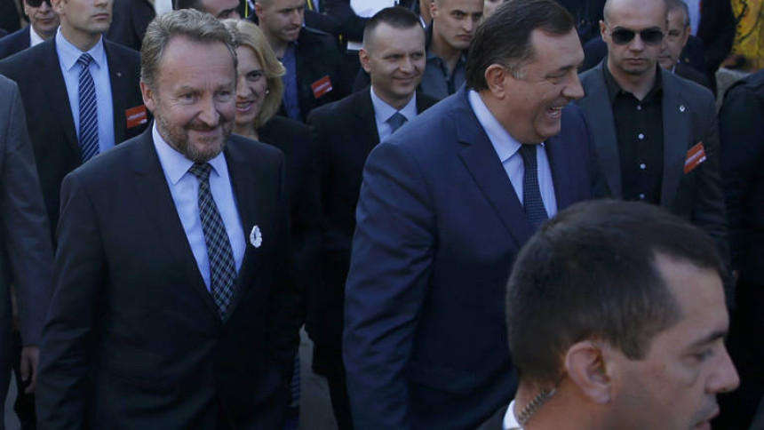 Bakira proglasiti nepoželjnim
