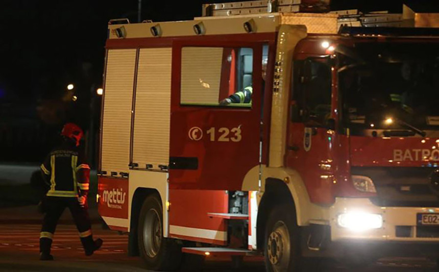 Beograd: Požar na stambenoj zgradi