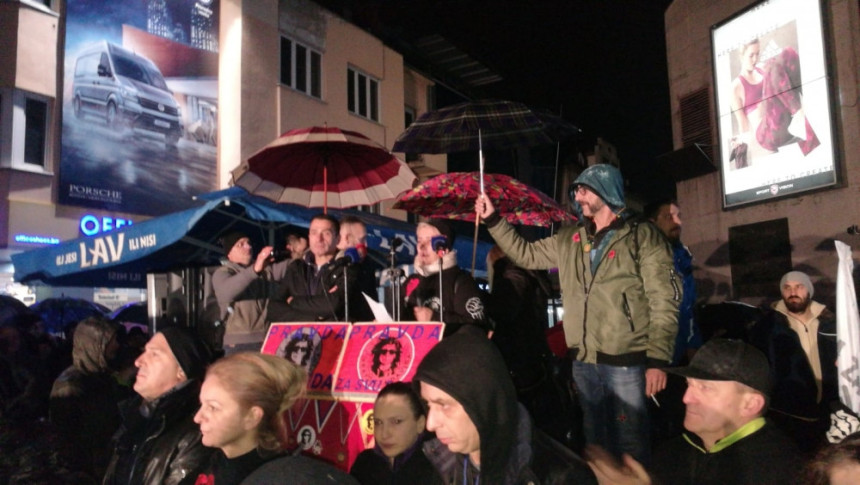 Šesnaest osoba odgovaraće zbog protesta na Trgu