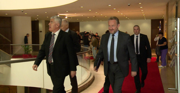 Opet dogovorili da će se i dalje dogovarati