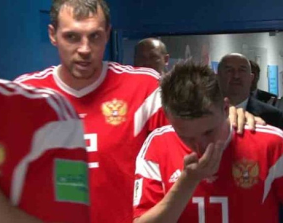 Руски фудбалери неће да носе "српски" дрес!
