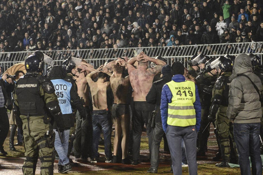 Huliganski pir na derbiju - ružna slika Srbije!