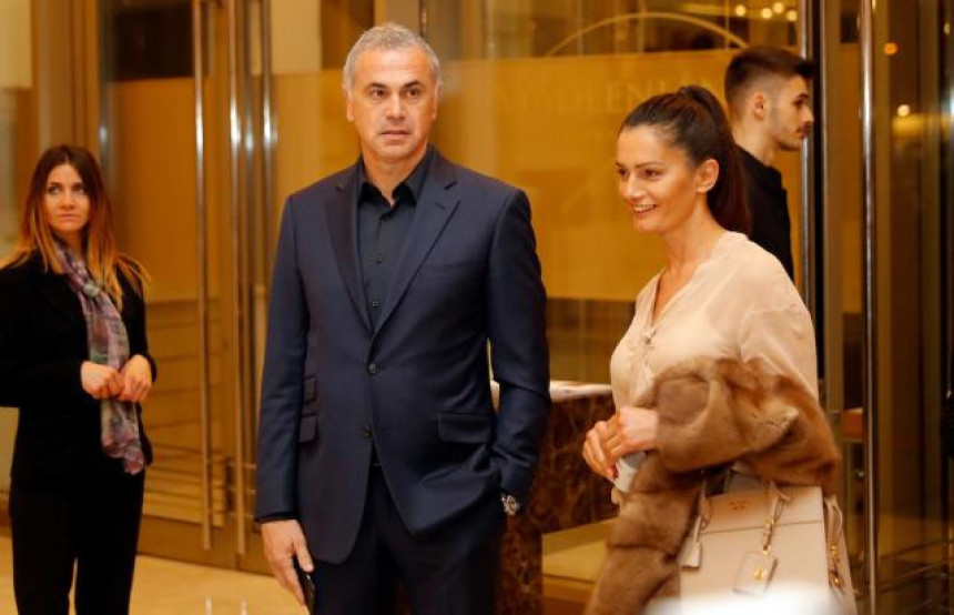 "Pred Zvezdom svijetla budućnost - dug 26 miliona!"