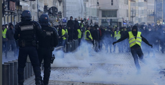 Pariz: I sutra 8.000 policajaca
