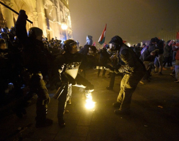 Протест радника, бачен сузавац  