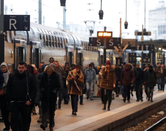 Štrajk radnika paralisao prevoz u Francuskoj 