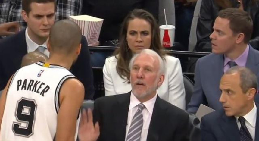 NBA video - Komična scena: Kada Popović hvali Parkera...