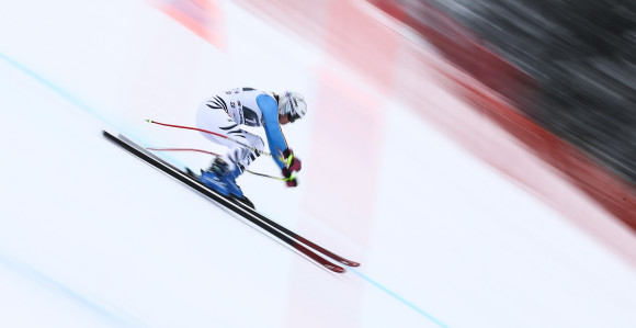 Video: Tri pada skijašica na spustu u Austriji!