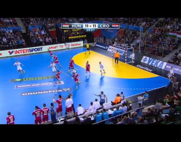 Video: Hrvati primili gol sa centra!