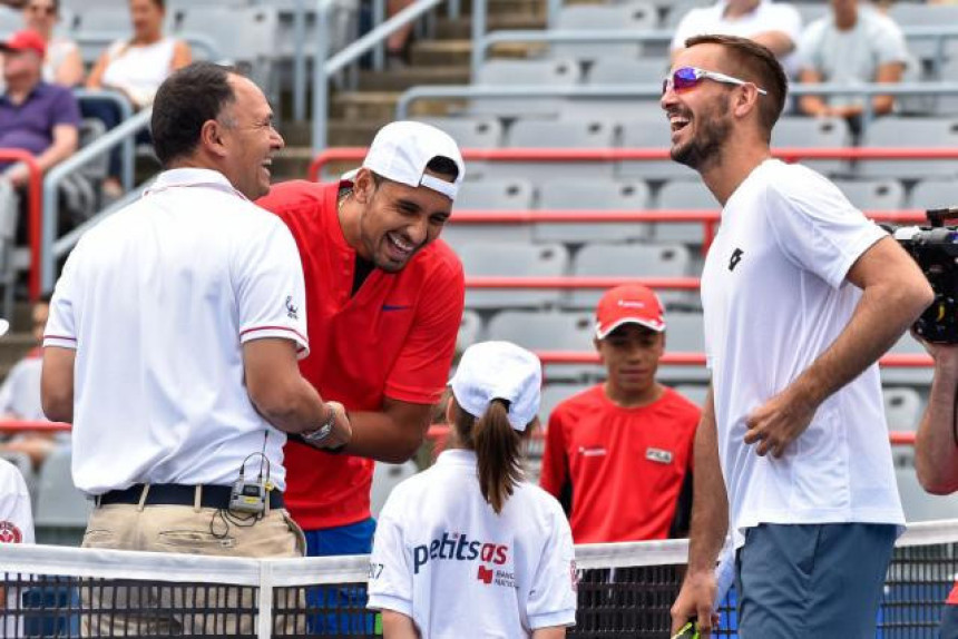 AO - Troicki mu kaže: Kirjos je mnogo čudan!