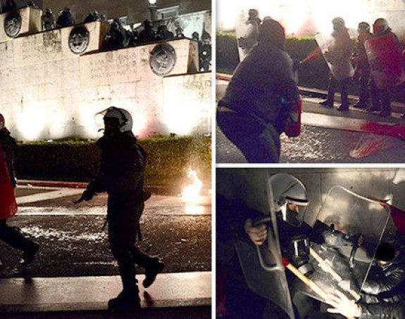 Suzavcem protiv demonstranata