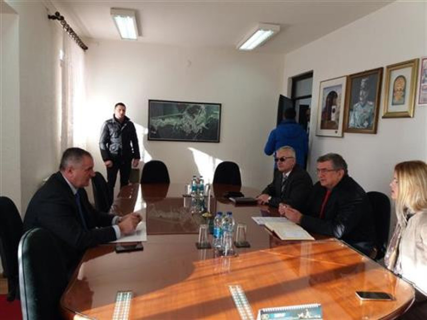 Влада ће помоћи Хан Пијеску