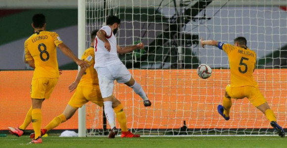 Azijski kup: Revija kriminalnih odluka sudije!