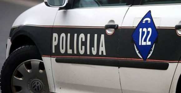 Kombi udario ženu na stanici