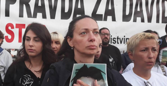 Ko zastupa grupu Pravda za Davida?
