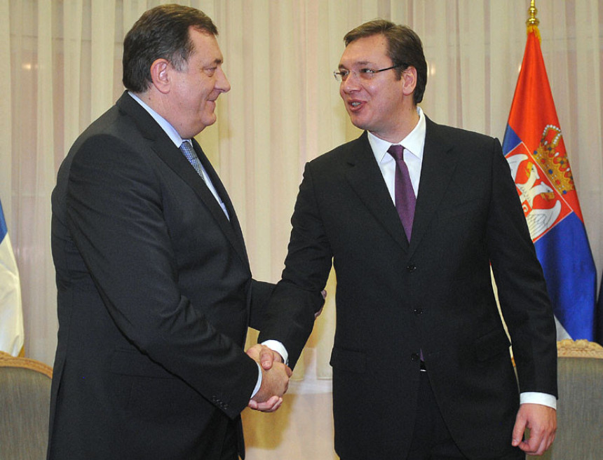 Dodik čestitao Vučiću kandidaturu