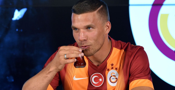 Podolski dobio ugovor od 15.000.000 evra! A nisu Kinezi...