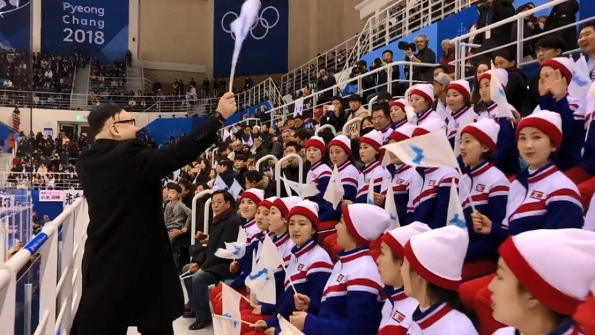 Video: Kad Kim Džong Un uleti na tribinu!