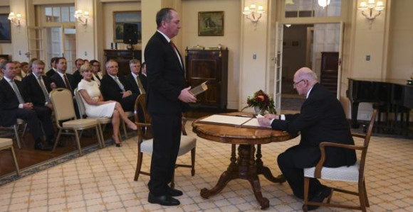 Premijer zabranio seks sa osobljem!