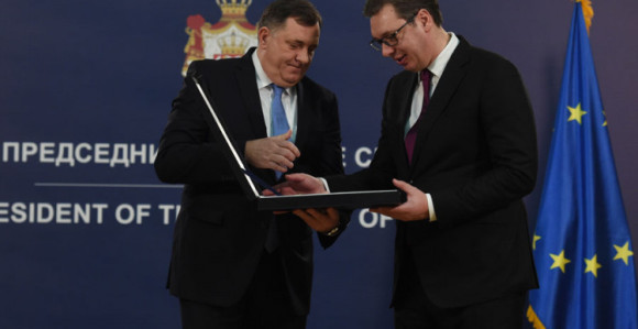 Dodik u Beogradu odlikovao Vučića