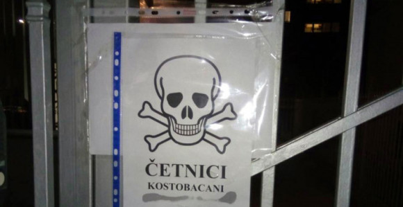 Na ulazu plakat mrtvačke glave!