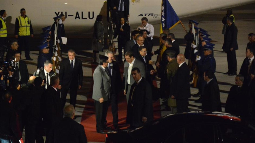 Vučić obećao ćevape delegaciji