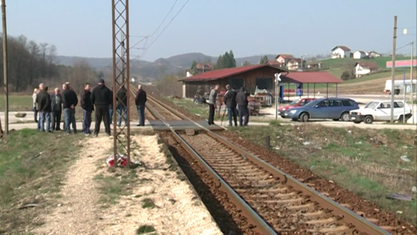 Mještani traže obezbjeđenje pruge