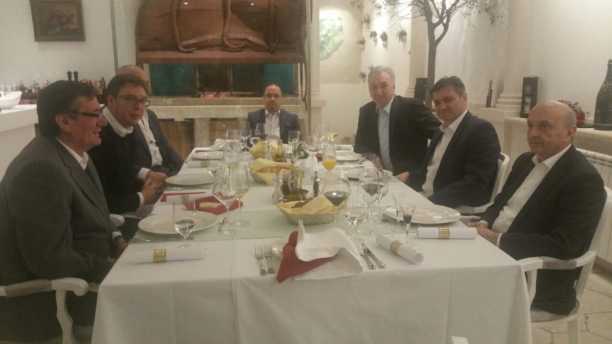 Prijateljsko druženje u restoranu Libertas