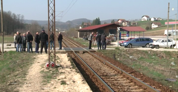 Mještani traže obezbjeđenje pruge