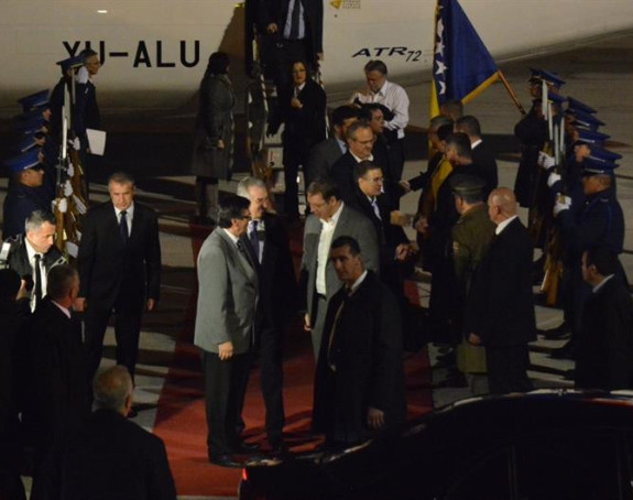 Vučić obećao ćevape delegaciji