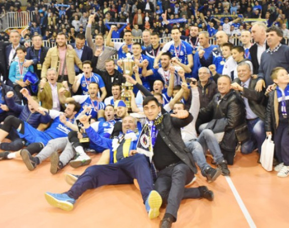 Video: Pazarci nisu slušali himnu Srbije da joj ne bi zviždali!