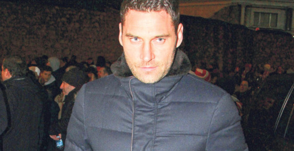 Duško odložio povratak u Kinu